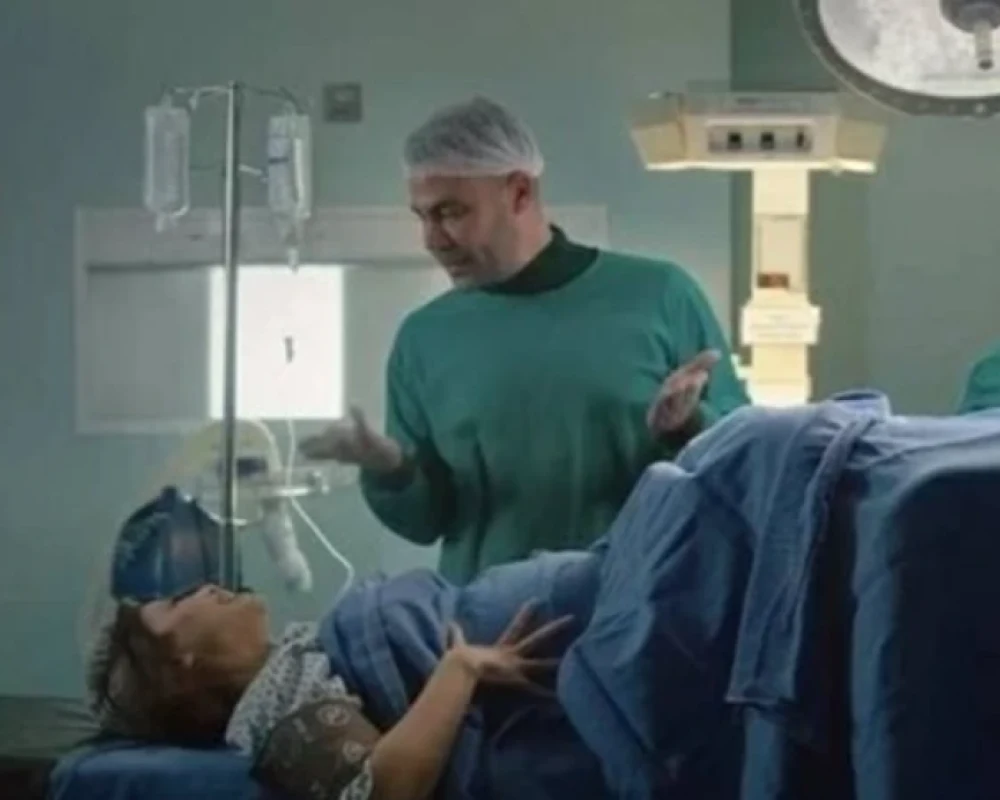 كبرتوا الموضوع ليه .. محمد عادل إمام يعتذر عن مشهد الولادة