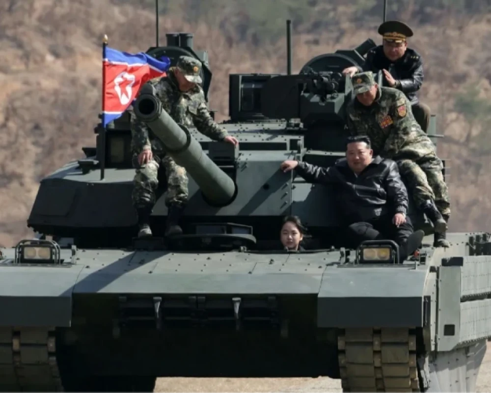 ابنة كيم جونغ أون تقود دبابة في أحدث ظهور علني لها