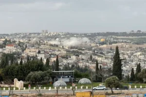 سقوط شظايا صاروخ قرب سور البلدة القديمة في القدس