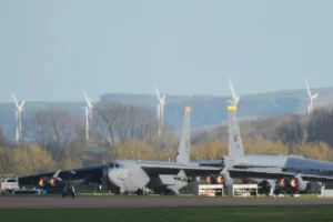 مدى غير مسبوق .. صواريخ إيران تطال قاعدة بريطانية أمريكية بالمحيط الهندي