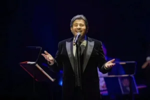 جديد حالة هاني شاكر.. ارتفاع المناعة وتحسن الوظائف الحيوية