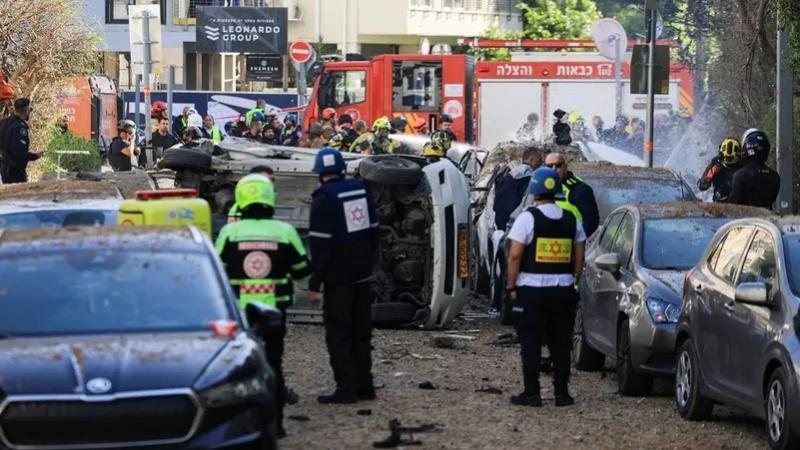 رؤوس متشظية .. إصابات ودمار كبير بتل أبيب وحيفا بفعل الصواريخ الإيرانية