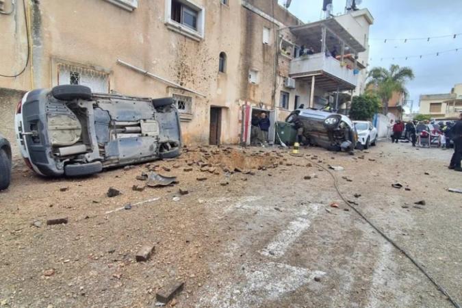 الصواريخ العنقودية  تتساقط على اسرائيل كالمطر