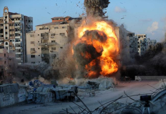 استشهاد ثلاثة فلسطينيين جراء القصف الإسرائيلي شرق غزة