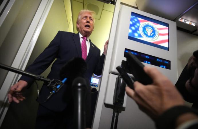 ترامب: إيران ستزود الولايات المتحدة بـ20 ناقلة نفط بدءا من الغد