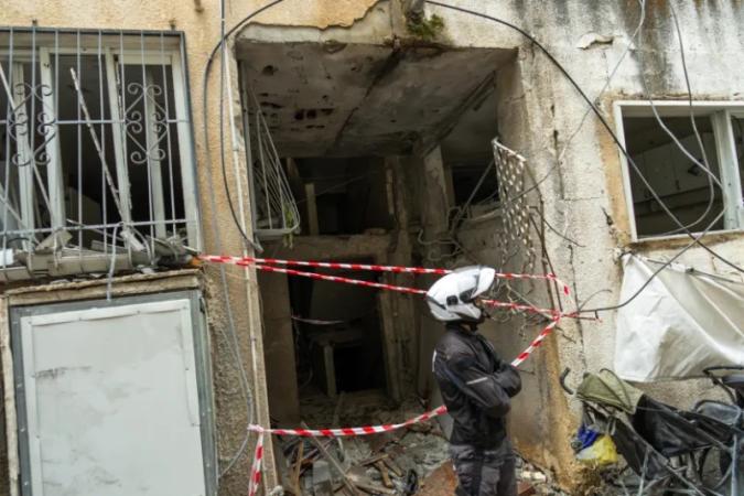 الأوسع منذ بداية الحرب.. هجوم إيراني استثنائي بصواريخ عنقودية يهزّ إسرائيل