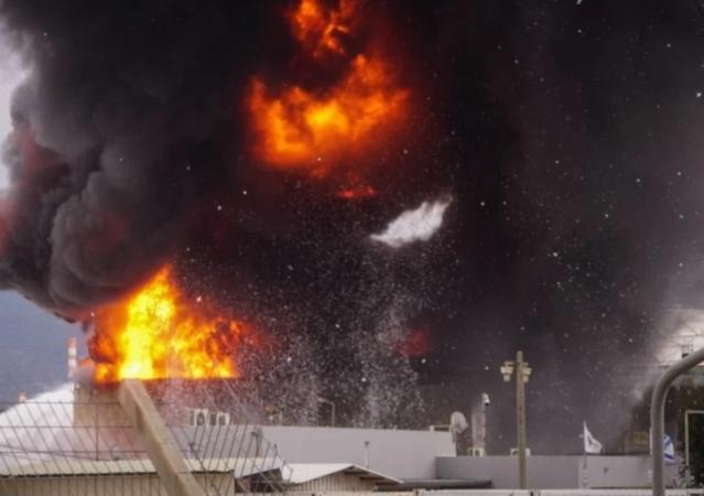 حريق بمصفاة ميناء الأحمدي في الكويت بعد هجوم بطائرات مسيرة