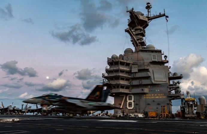أكبر حاملة طائرات في العالم تستعد للعودة إلى حرب إيران