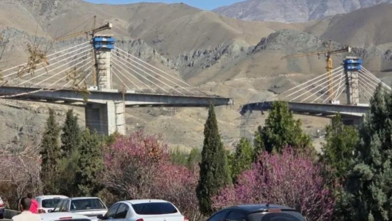 إعلام إيراني يلمّح إلى إمكانية قصف جسور رئيسية بالمنطقة