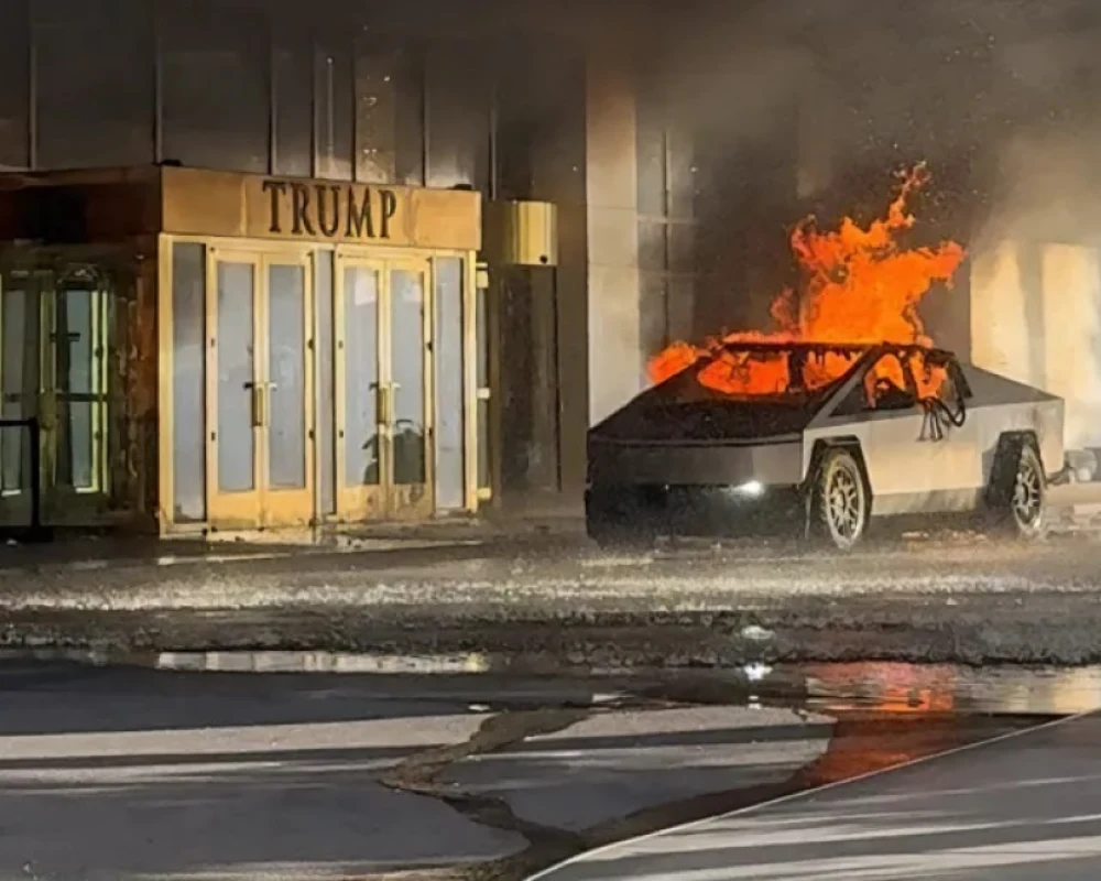 ماسك غاضب من الإعلام واشتعال تسلا.. ويلوح بالقضاء