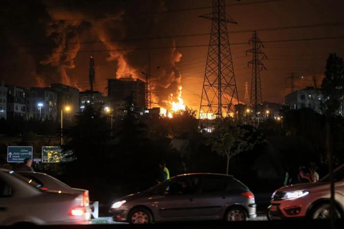 مسؤول: إسرائيل تنتظر الضوء الأخضر الأمريكي لمهاجمة منشآت طاقة إيرانية