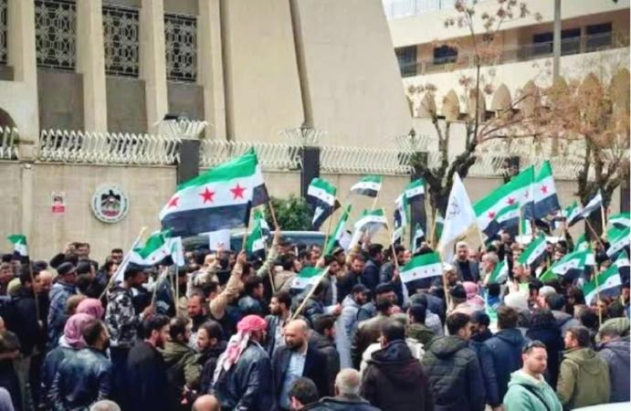 الشيباني يستنكر الاعتداء على سفارة الإمارات بدمشق