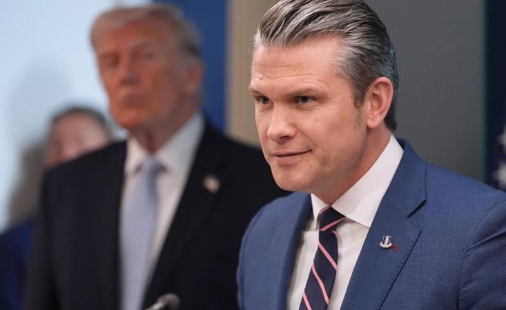 تحرك في الكونغرس لعزل وزير الحرب ومطالبة بتفعيل التعديل 25 ضد ترمب