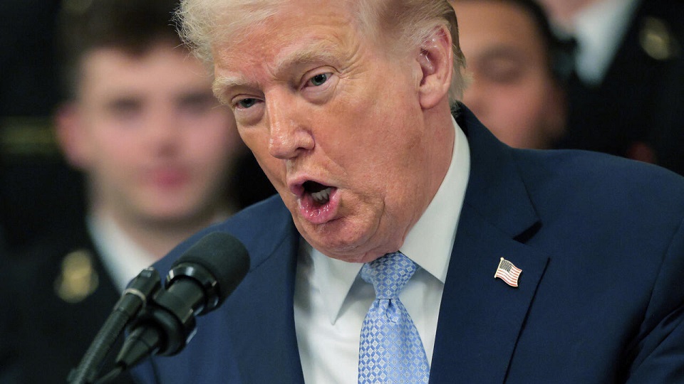 ترامب عن إيران: حضارة بأكملها ستندثر الليلة ولن تعود أبد
share