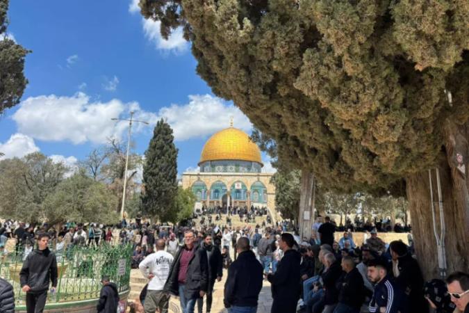 بعد 5 أسابيع من الإغلاق.. 100 ألف يؤدون صلاة الجمعة في المسجد الأقصى