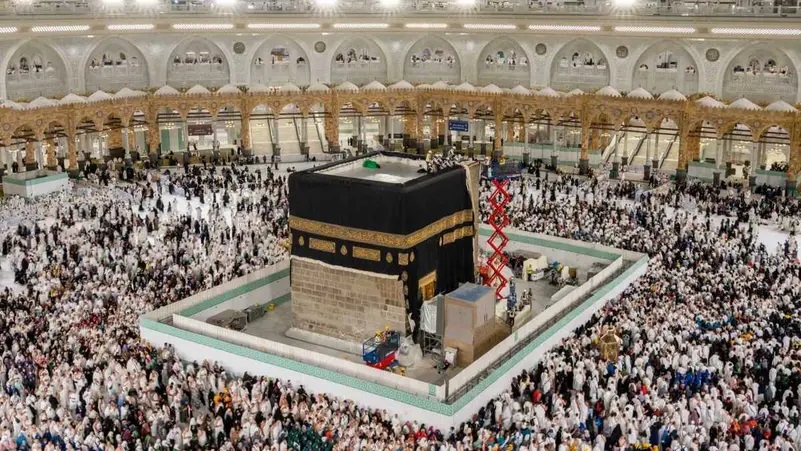 بدء أعمال الصيانة الدورية للكعبة المشرفة