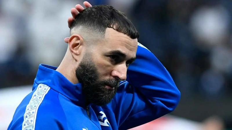 5 إشارات خطيرة.. هل أخطأ الهلال بالتعاقد مع بنزيما؟