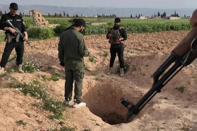 العثور على نفق يمتد من حمص إلى لبنان