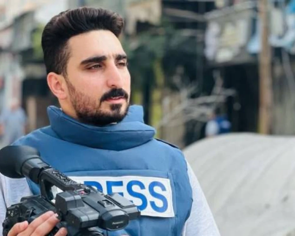 قصة استشهاد الصحفي الفلسطيني أيمن الجدي تهز القلوب