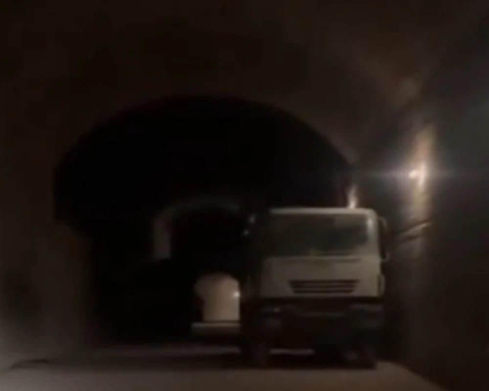 شاهد : اكتشاف نفق ضخم في منطقة القطيفة شمال شرق دمشق