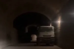 شاهد : اكتشاف نفق ضخم في منطقة القطيفة شمال شرق دمشق