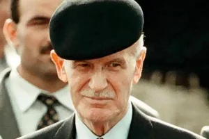 حرق قبر حافظ الأسد في اللاذقية شمال سوريا