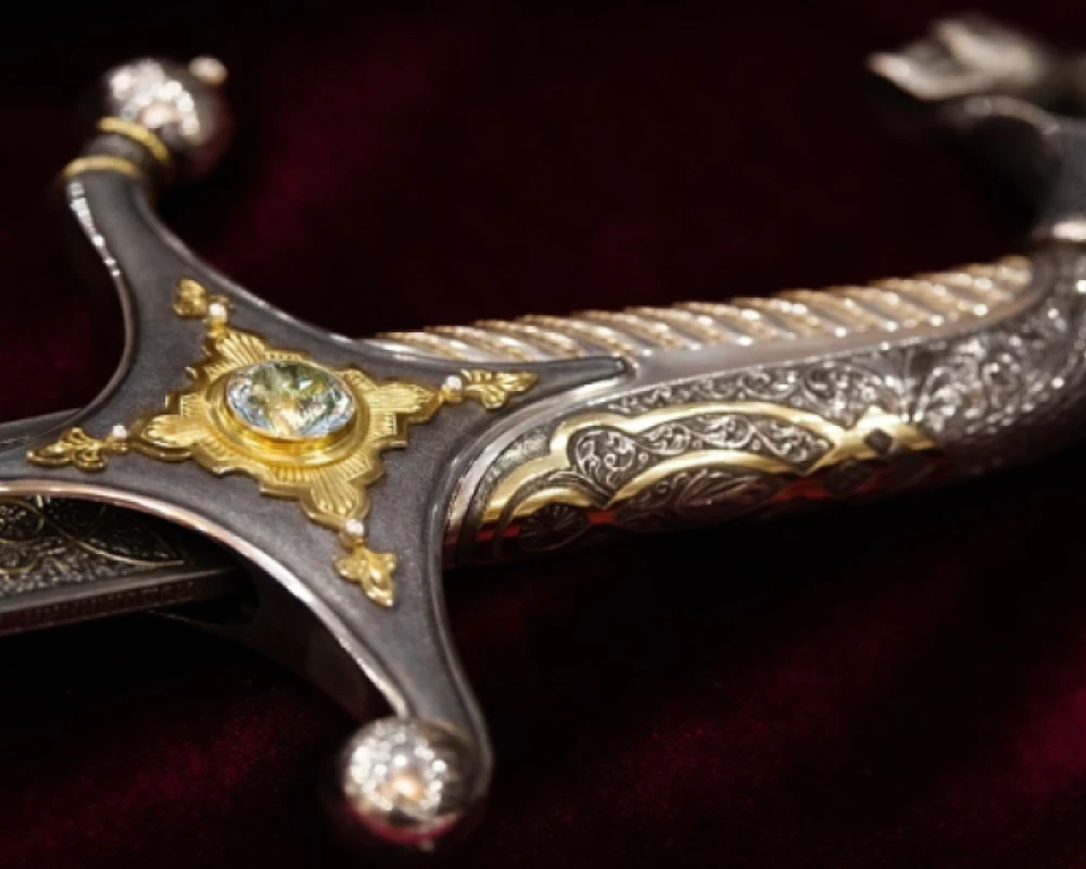 الكشف عن الهدية الثمينة التي قدمها وزير الدفاع الروسي لكيم