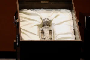 شاهد بالفيديو : الكشف عن جثث لمخلوقات غير بشرية في المكسيك