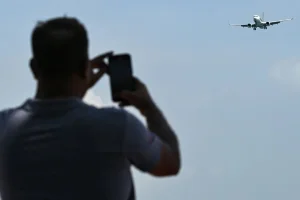 مع تصاعد التوتر.. دول تصدر تحذيرات بشأن السفر إلى الشرق الأوسط