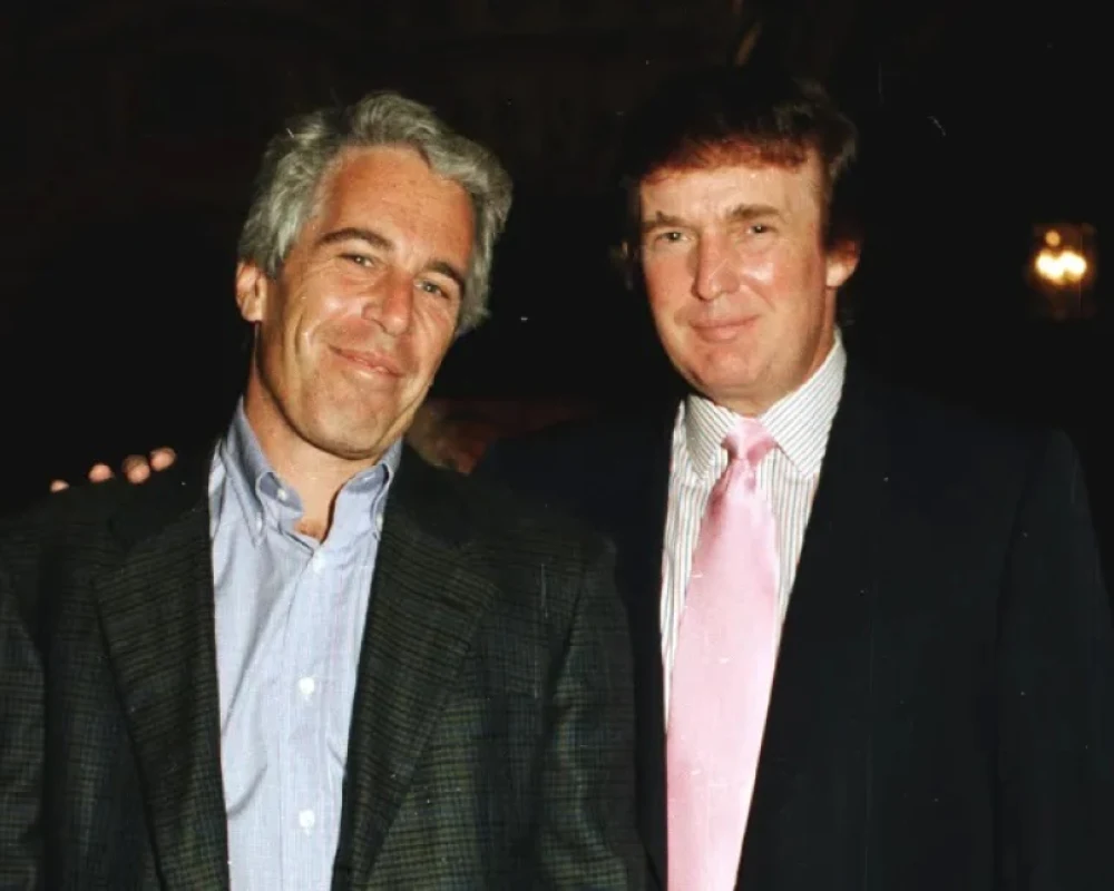 أكبر عملية تستُّر.. الديمقراطيون يتهمون وزارة العدل بحذف ترمب من ملفات إبستين