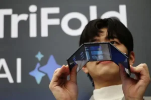 أشبه بالخيال العلمي.. هاتف من سامسونغ يتغيّر شكله حسب الحاجة