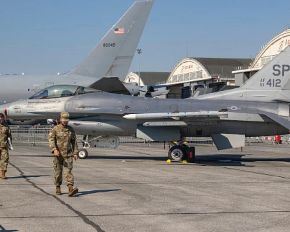 معاريف العبرية : إسرائيل تخشى غدر ترمب