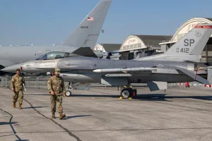 معاريف العبرية : إسرائيل تخشى غدر ترمب