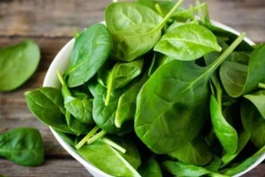 كنز غذائي على طبقك.. ماذا تفعل السبانخ بجسمك؟