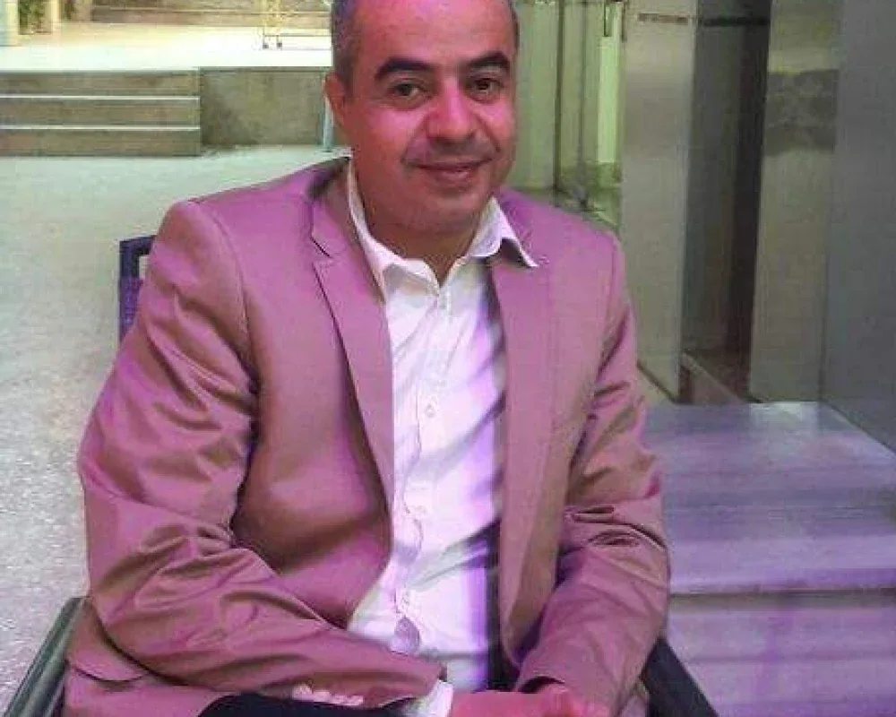 عن أزياء الملكة أتحدث وعن الإعلام