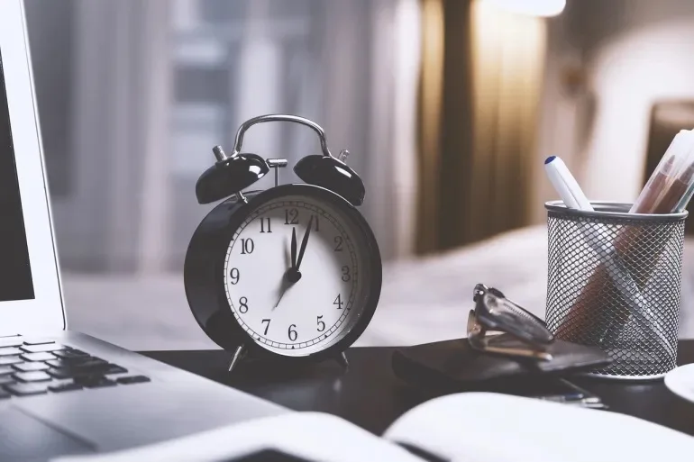 تعيش أسرع وتحيا أقل.. لماذا أصبح الوقت يمر بسرعة؟