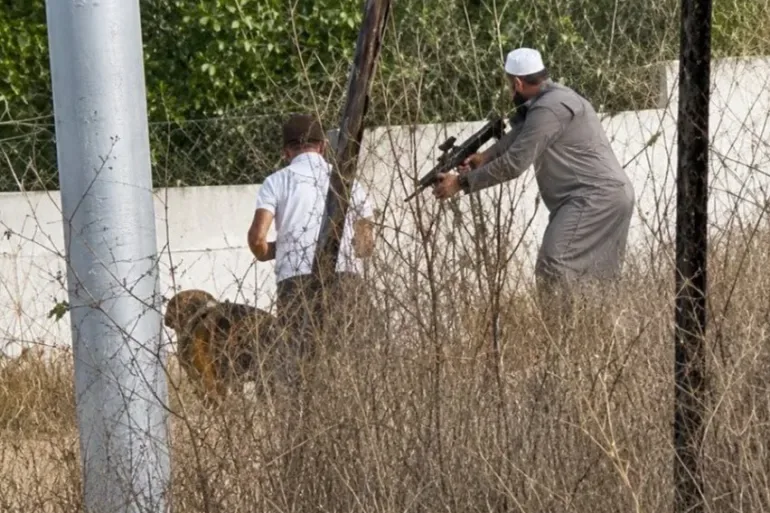 قصة الفلسطيني الأعزل الذي انتزع السلاح من أيدي المستوطنين