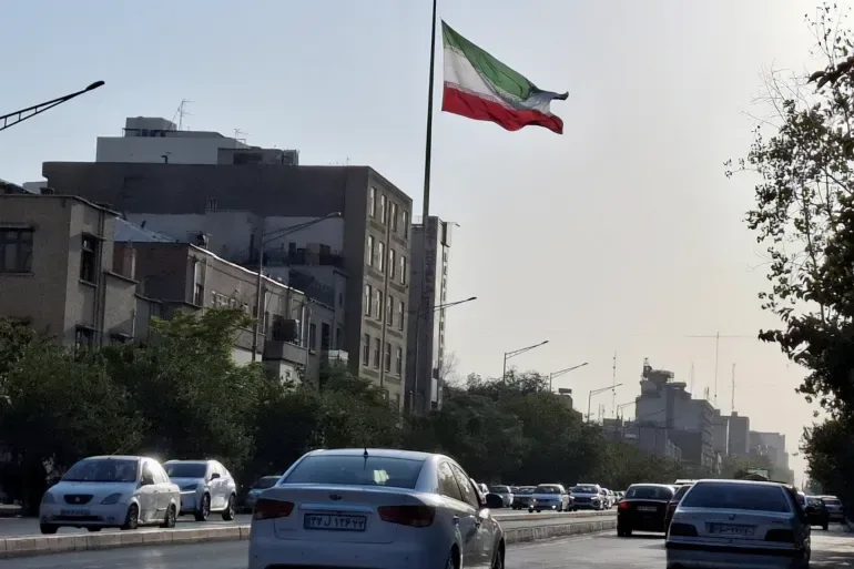 أثرياء على الورق.. التضخم والحرب يعيدان رسم خريطة الفقر في إيران