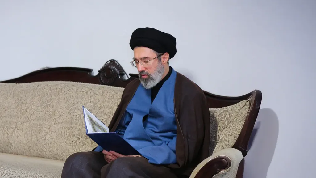 رسائل المرشد الإيراني للدول العربية و الداخل الآيل للانفجار