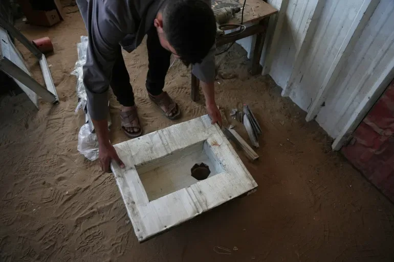 أزمة المراحيض بغزة.. معركة الكرامة المفقودة خلف ستائر الخيام
