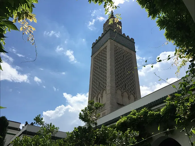 لماذا أقلقت المآذن أوروبا؟ وماذا قالت ميركل عنها؟