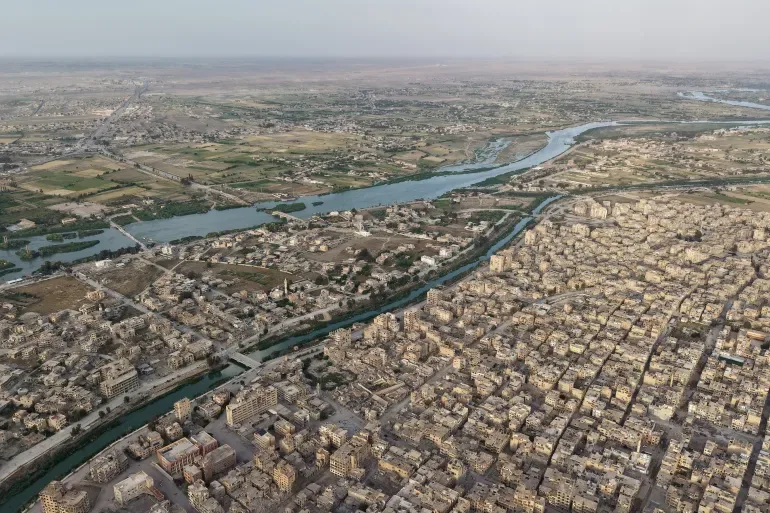 حدث لم يشهده السوريون منذ عقود.. ما أسباب فيضان الفرات المفاجئ؟