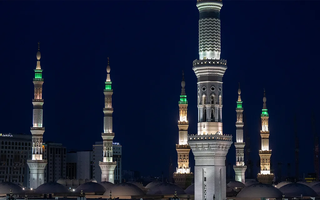 مآذن المسجد النبوي.. شواهد معمارية تصدح بنداء الأذان
