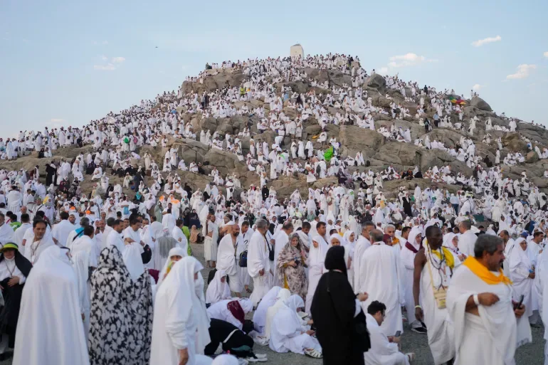 جبل عرفات يتحدى الزمن.. أعجوبة جيولوجية عمرها 9 ملايين عام